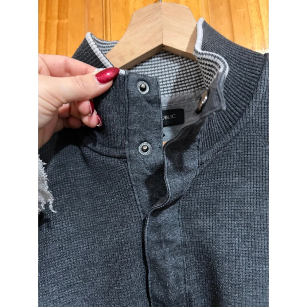 Banana Republic Charcoal Waffle Knit Long Sleeve Henley Sweater L